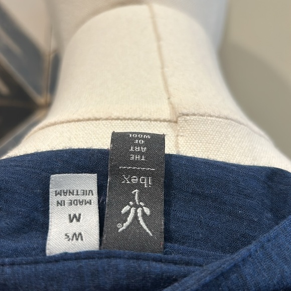 Ibex Merino Wool Long Sleeve V-Neck Top Blue Medium *As-Is* - Picture 6 of 9